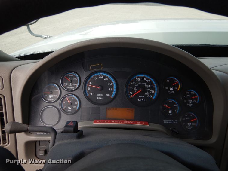 image for item DH5113 2011 International 7300SFA  bucket truck