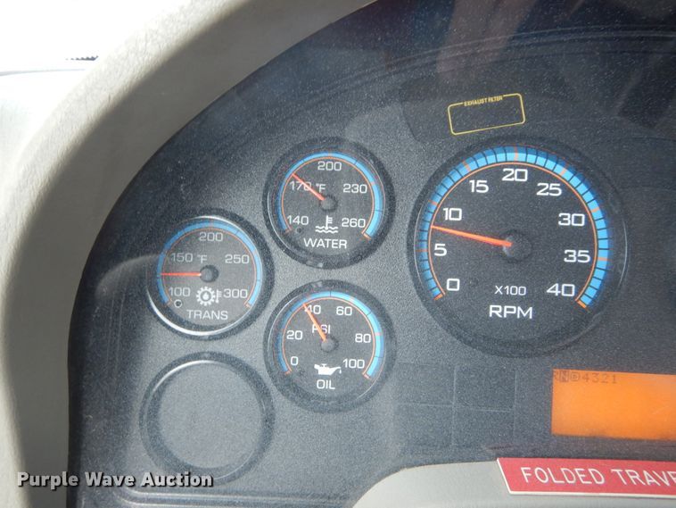 image for item DH5113 2011 International 7300SFA  bucket truck