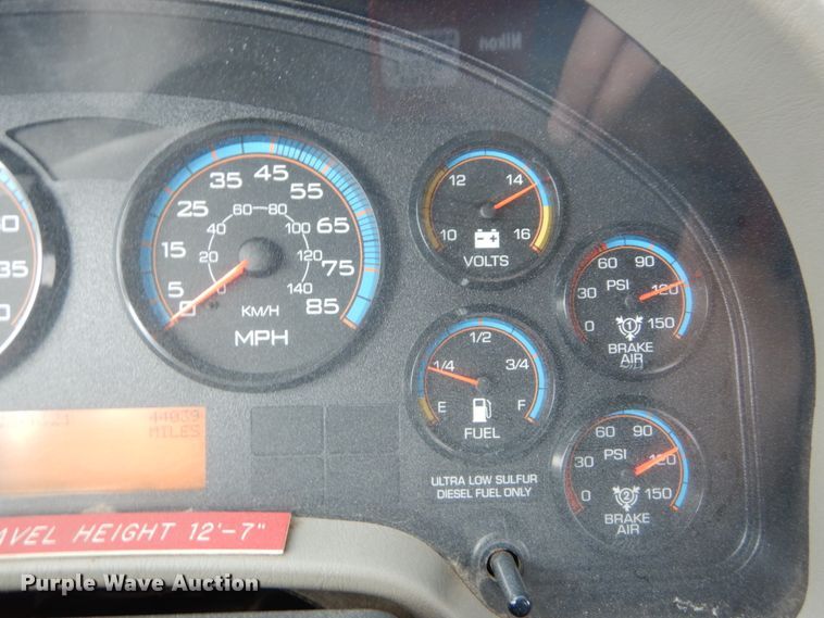 image for item DH5113 2011 International 7300SFA  bucket truck