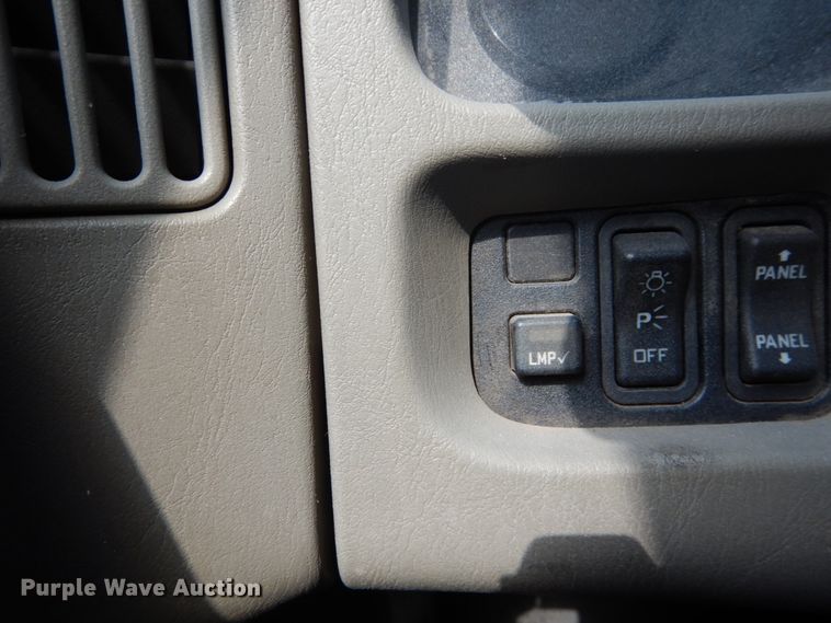 image for item DH5113 2011 International 7300SFA  bucket truck