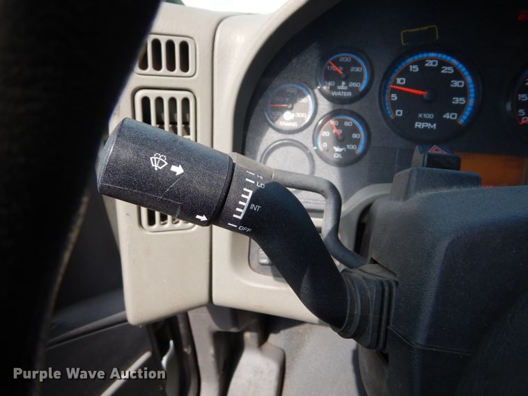 image for item DH5113 2011 International 7300SFA  bucket truck