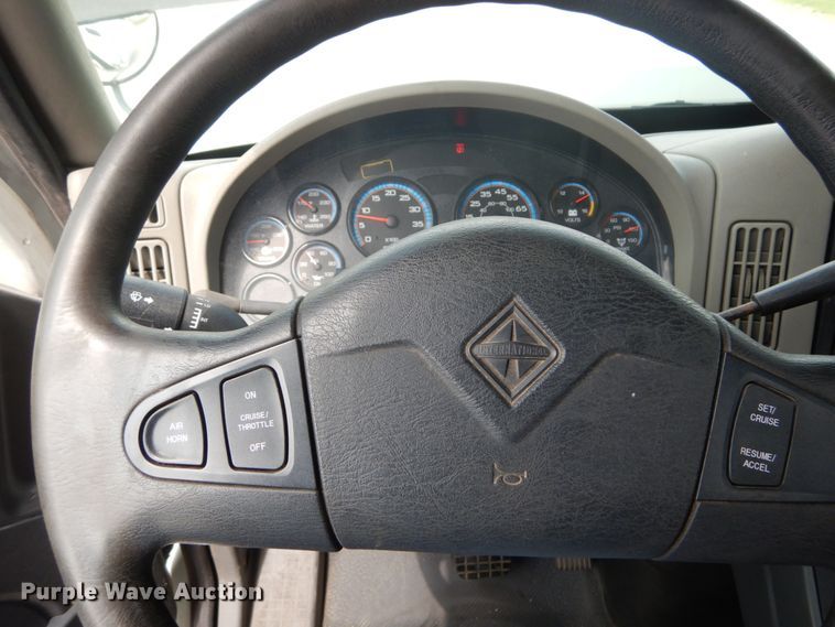 image for item DH5113 2011 International 7300SFA  bucket truck