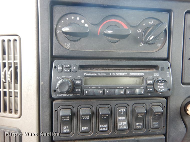 image for item DH5113 2011 International 7300SFA  bucket truck