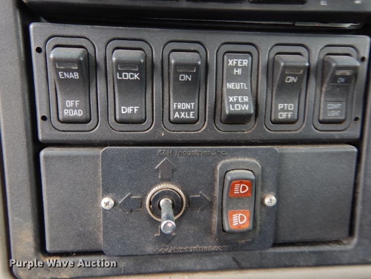 image for item DH5113 2011 International 7300SFA  bucket truck