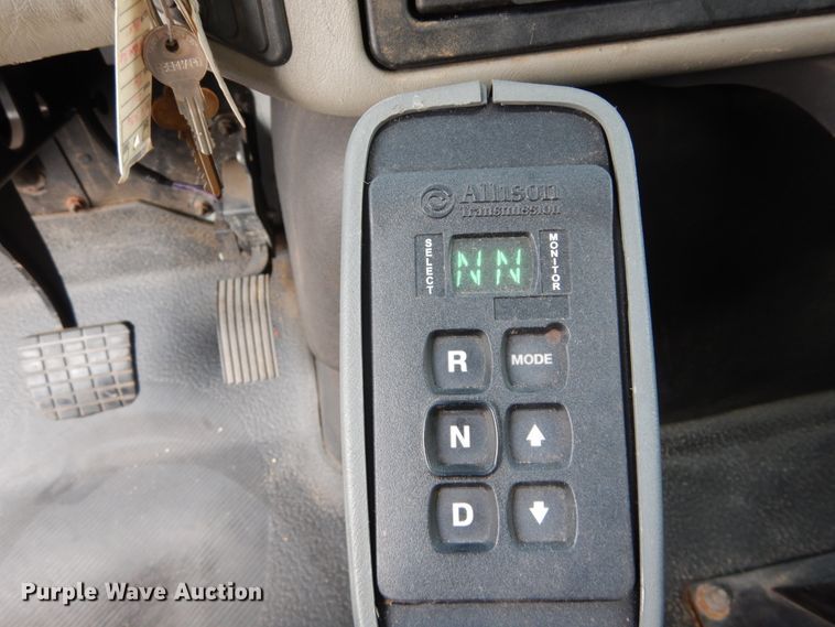 image for item DH5113 2011 International 7300SFA  bucket truck