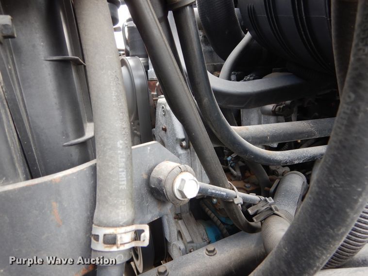 image for item DH5113 2011 International 7300SFA  bucket truck