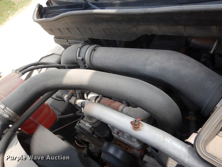 image for item DH5113 2011 International 7300SFA  bucket truck