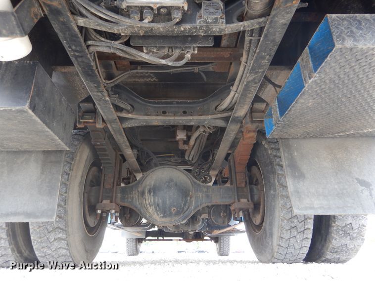 image for item DH5113 2011 International 7300SFA  bucket truck