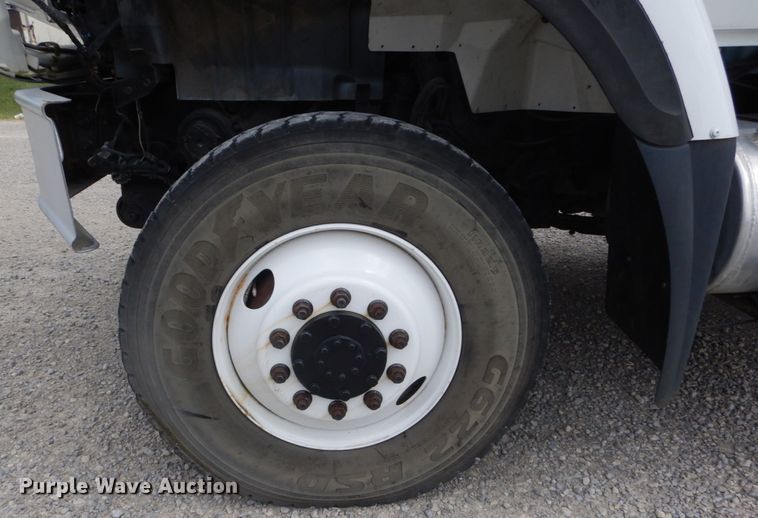 image for item DH5113 2011 International 7300SFA  bucket truck