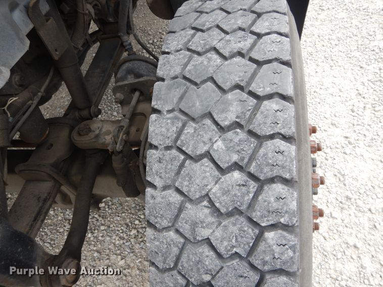 image for item DH5113 2011 International 7300SFA  bucket truck