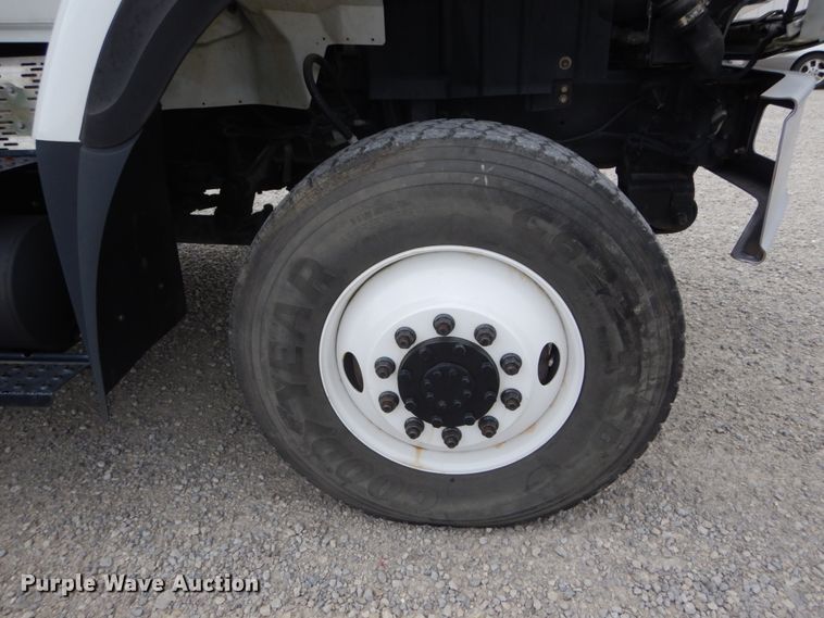 image for item DH5113 2011 International 7300SFA  bucket truck