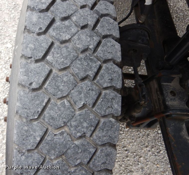 image for item DH5113 2011 International 7300SFA  bucket truck