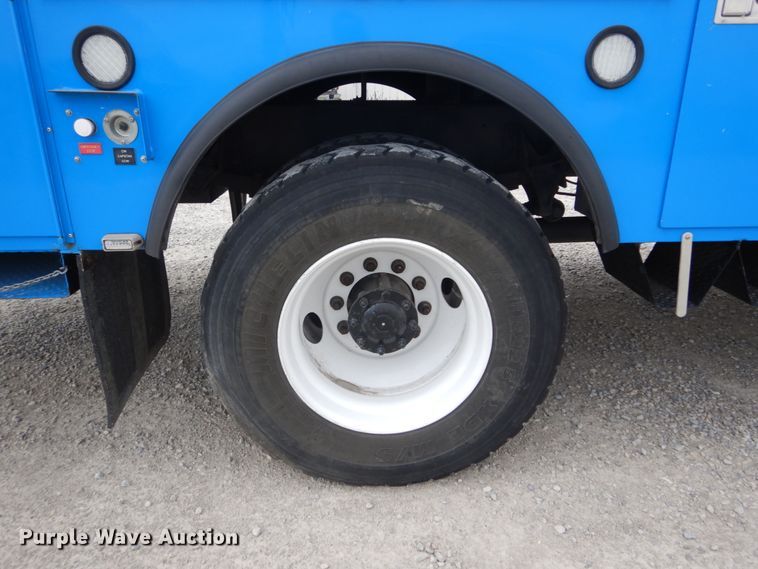 image for item DH5113 2011 International 7300SFA  bucket truck