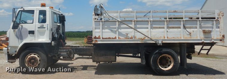 image for item DH5118 1991 Chevrolet Tiltmaster  dump truck