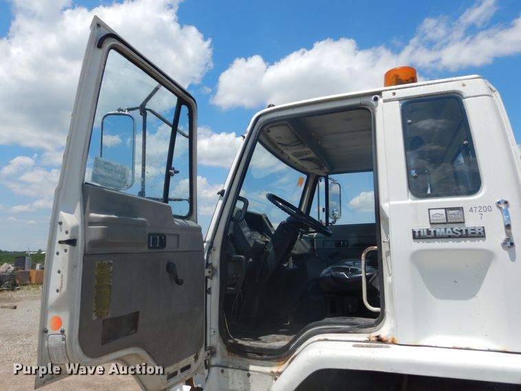 image for item DH5118 1991 Chevrolet Tiltmaster  dump truck