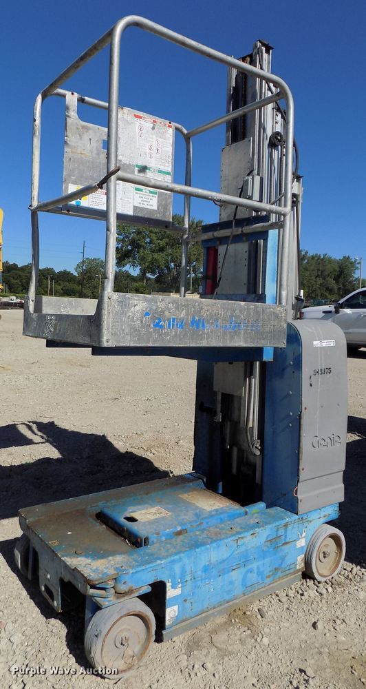 image for item DO9302 2007 Genie GR20  vertical lift