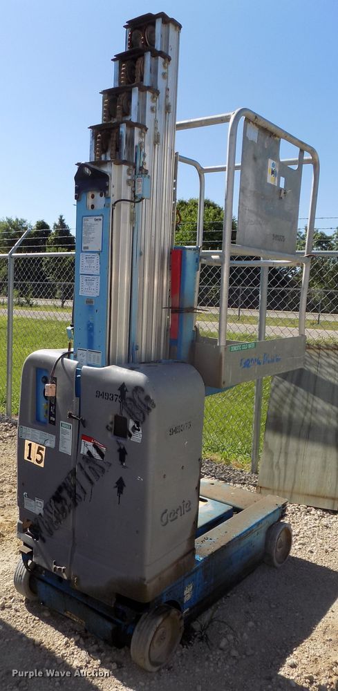 image for item DO9302 2007 Genie GR20  vertical lift