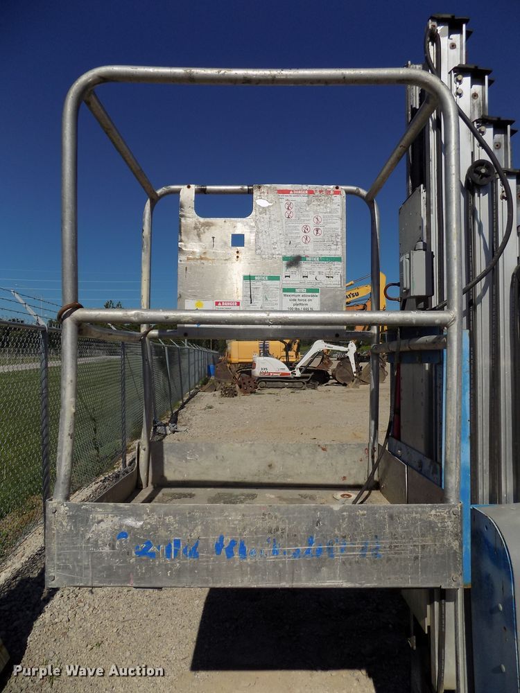 image for item DO9302 2007 Genie GR20  vertical lift