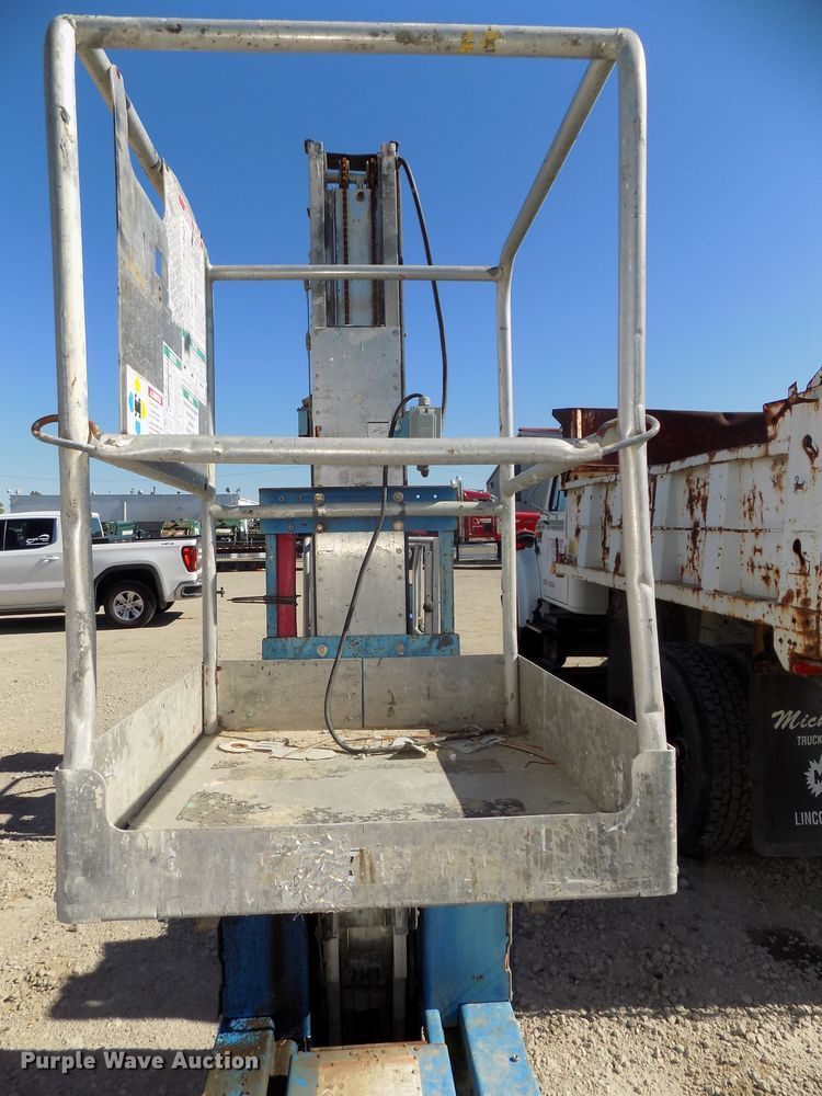 image for item DO9302 2007 Genie GR20  vertical lift