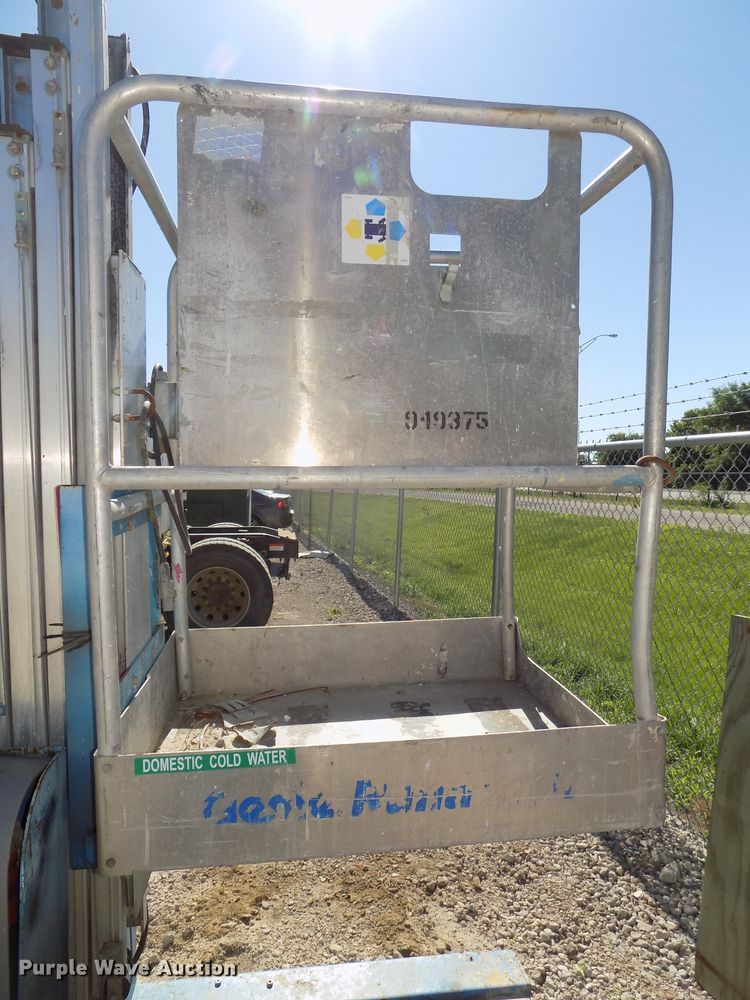 image for item DO9302 2007 Genie GR20  vertical lift