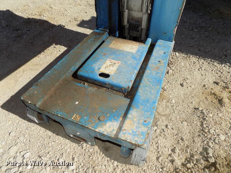 image for item DO9302 2007 Genie GR20  vertical lift