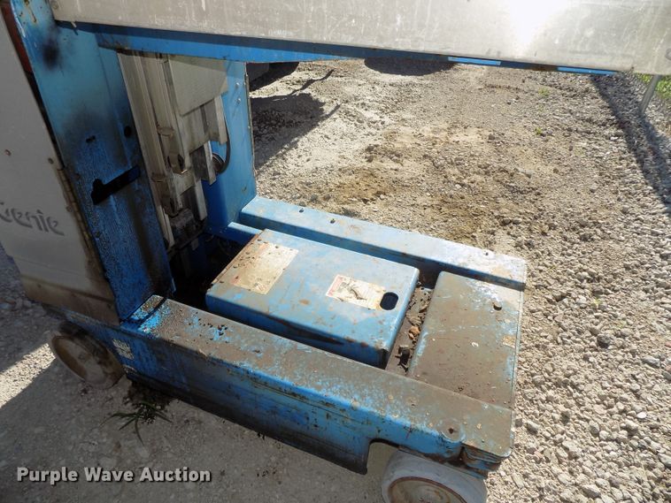 image for item DO9302 2007 Genie GR20  vertical lift