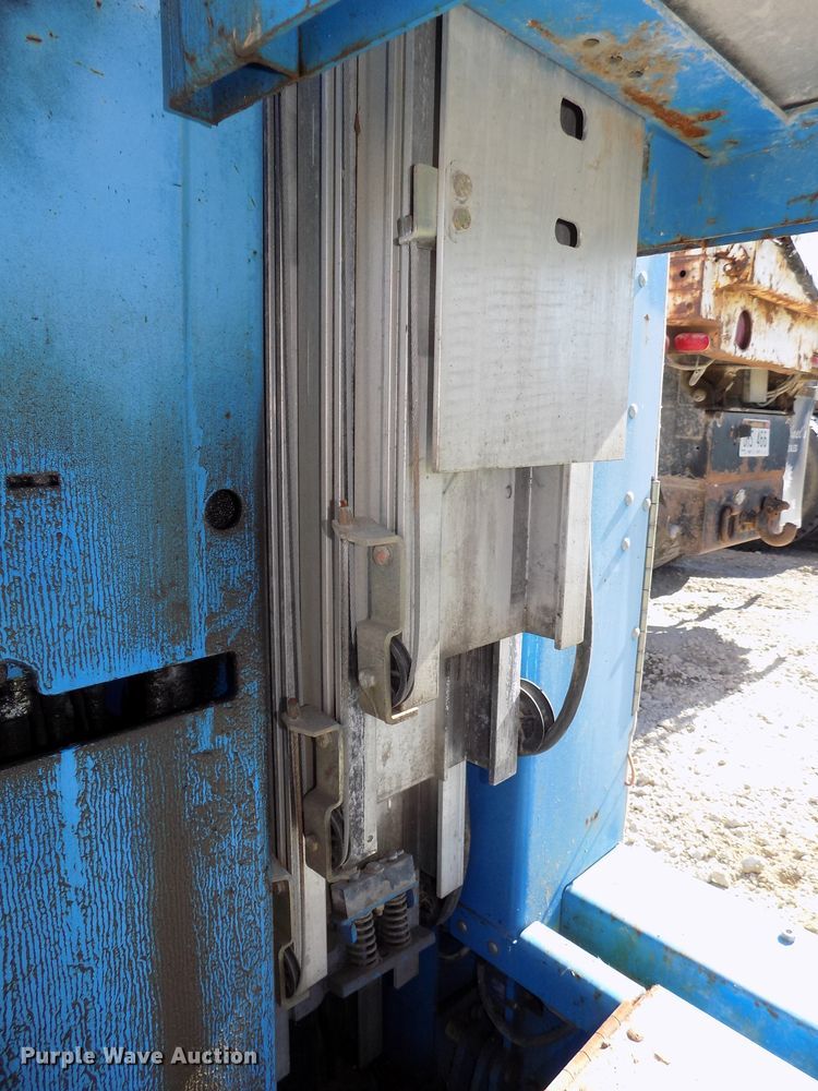 image for item DO9302 2007 Genie GR20  vertical lift