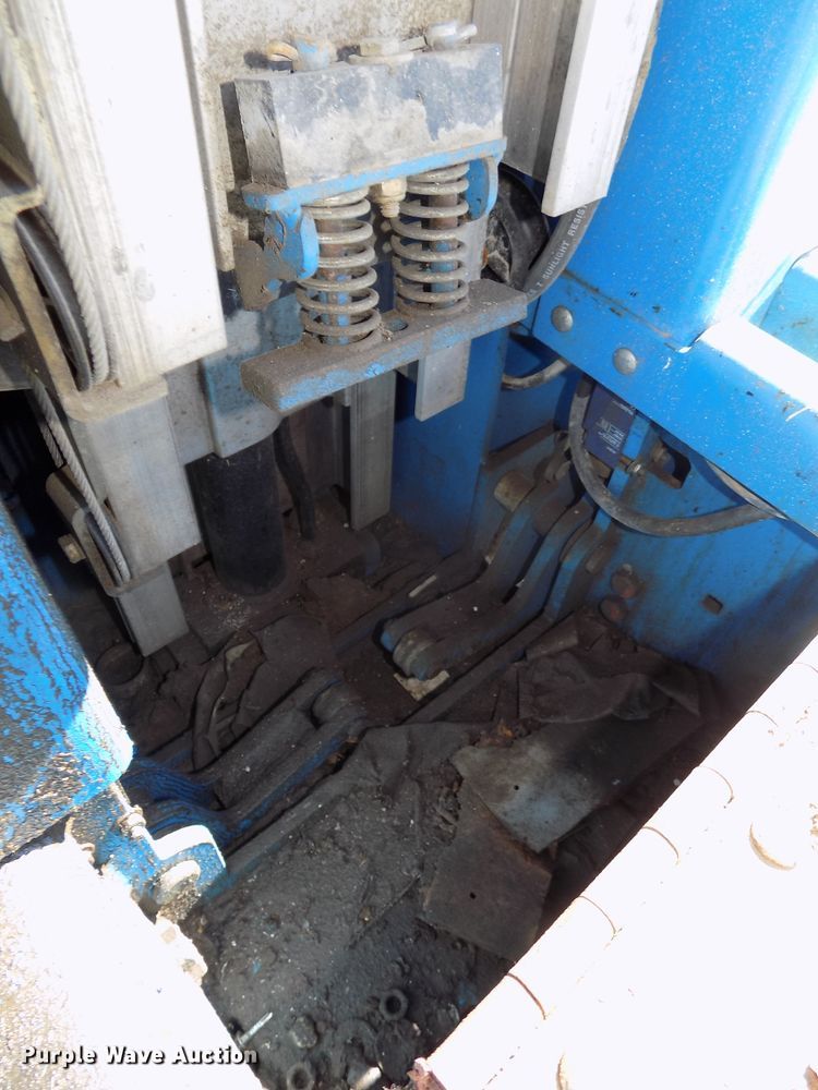 image for item DO9302 2007 Genie GR20  vertical lift