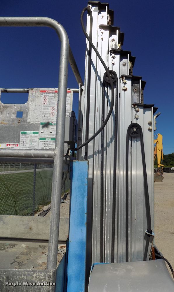 image for item DO9302 2007 Genie GR20  vertical lift