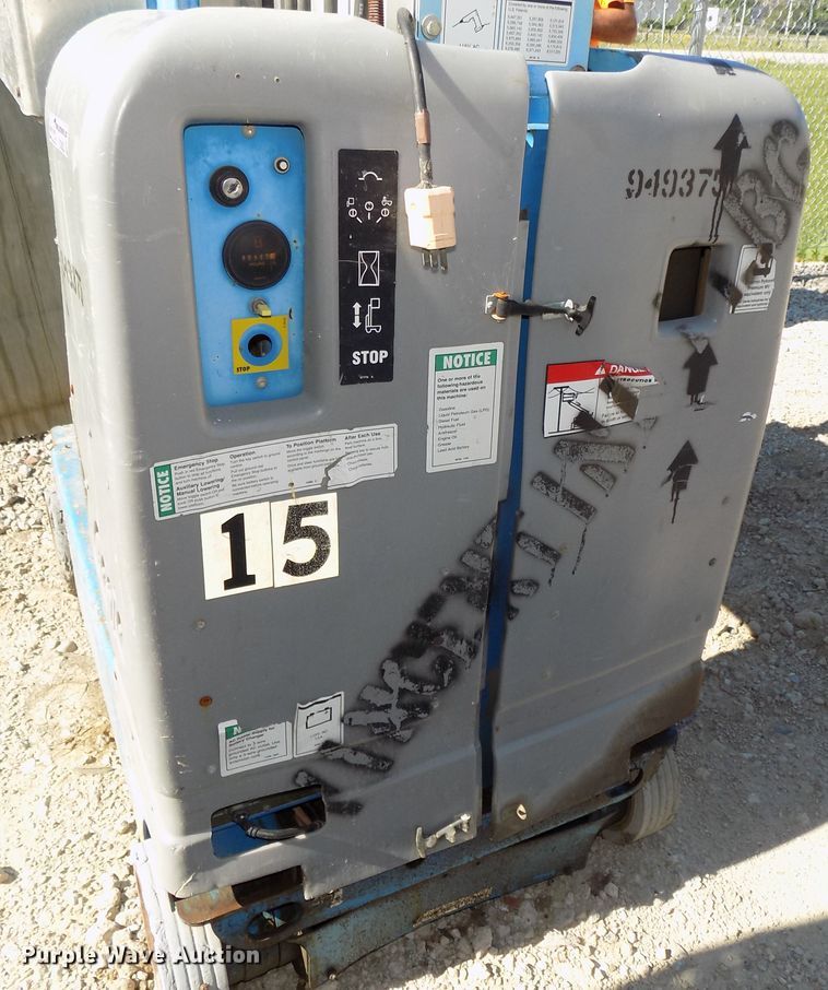 image for item DO9302 2007 Genie GR20  vertical lift