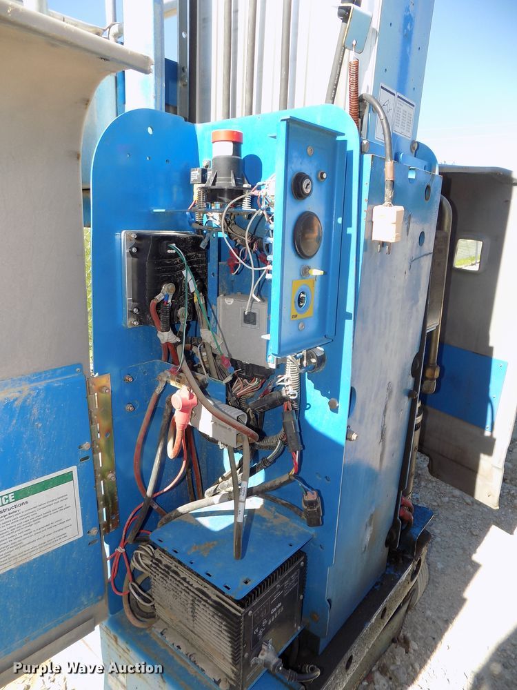 image for item DO9302 2007 Genie GR20  vertical lift