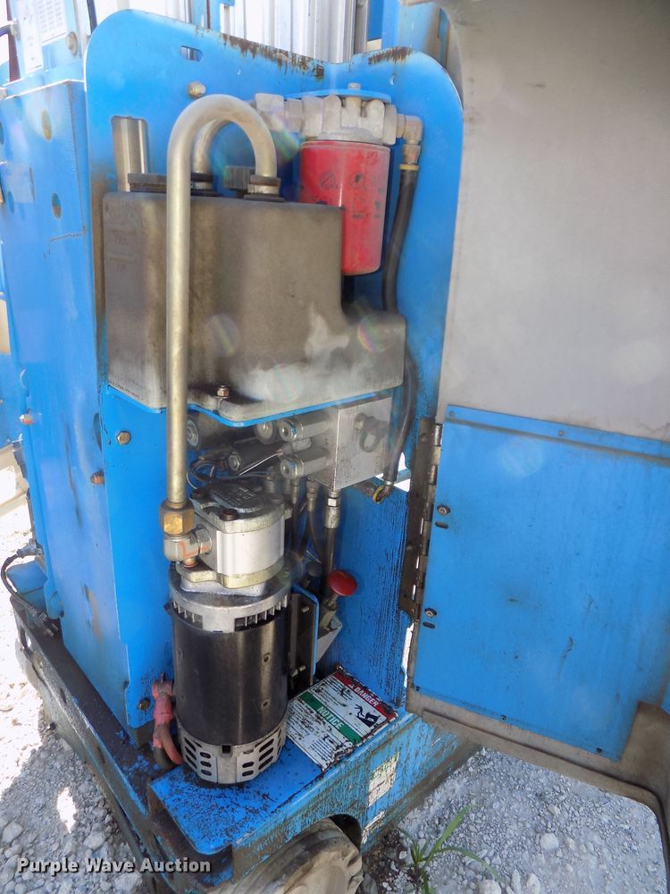 image for item DO9302 2007 Genie GR20  vertical lift