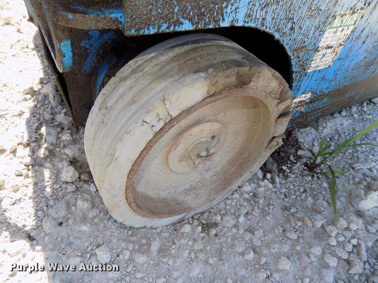 image for item DO9302 2007 Genie GR20  vertical lift