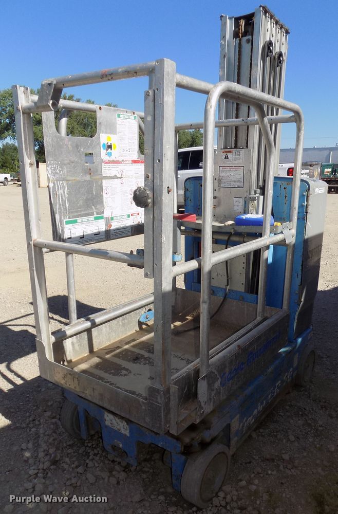 image for item DO9303 2009 Genie GR20 vertical lift