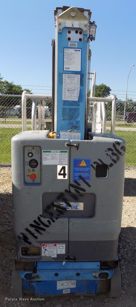 image for item DO9303 2009 Genie GR20 vertical lift