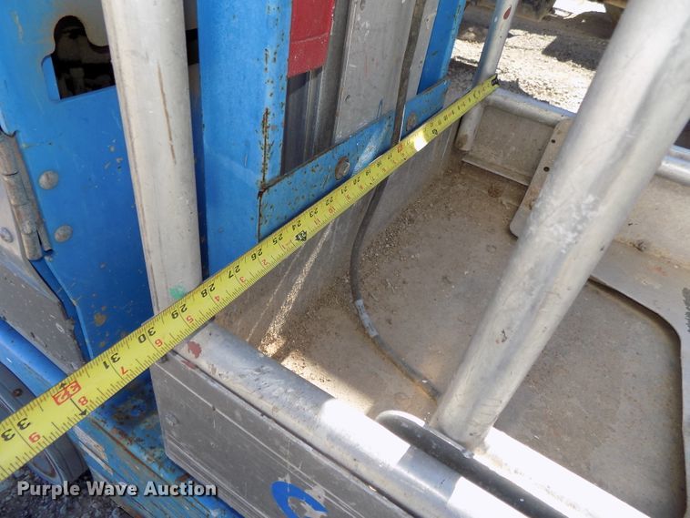 image for item DO9303 2009 Genie GR20 vertical lift