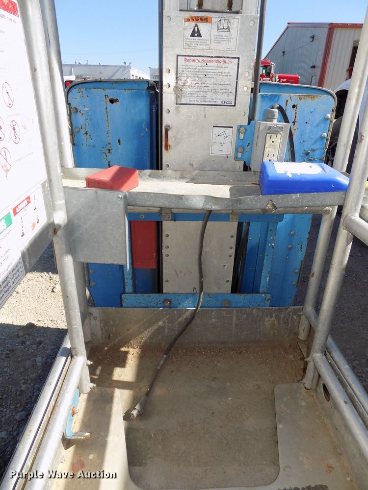 image for item DO9303 2009 Genie GR20 vertical lift