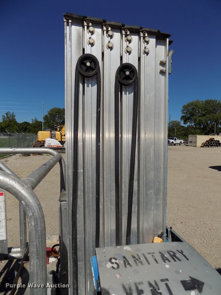 image for item DO9303 2009 Genie GR20 vertical lift