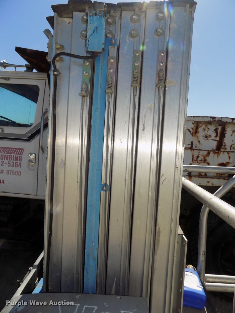 image for item DO9303 2009 Genie GR20 vertical lift