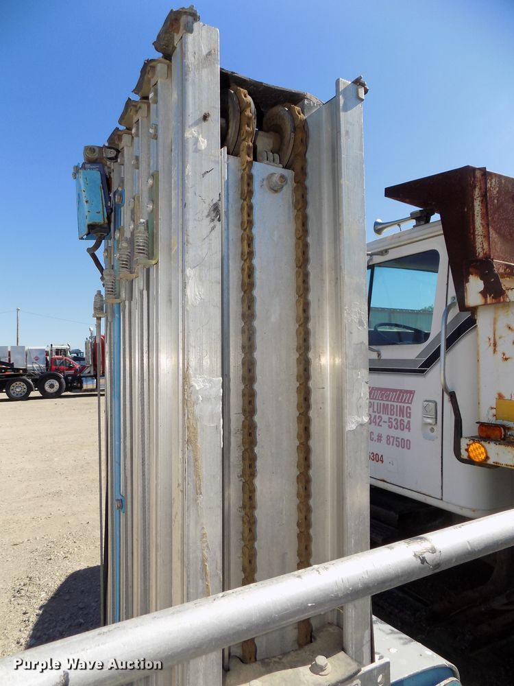 image for item DO9303 2009 Genie GR20 vertical lift