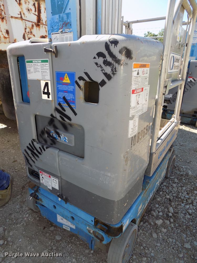 image for item DO9303 2009 Genie GR20 vertical lift