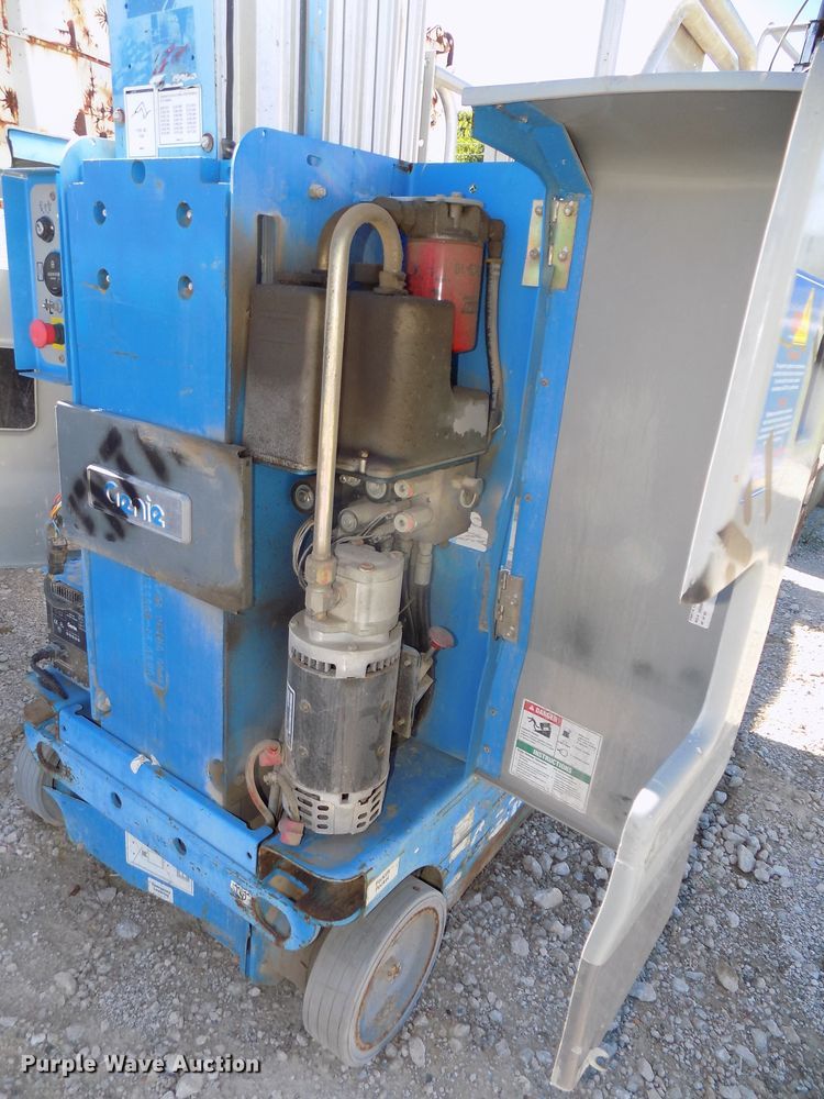 image for item DO9303 2009 Genie GR20 vertical lift