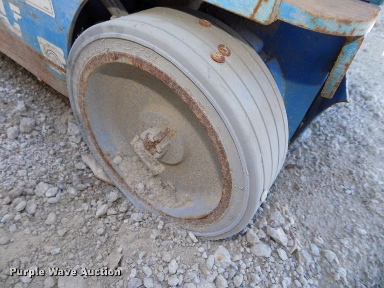 image for item DO9303 2009 Genie GR20 vertical lift