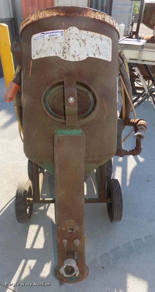 image for item DO9313 1994 Clemco 2020 sand blaster