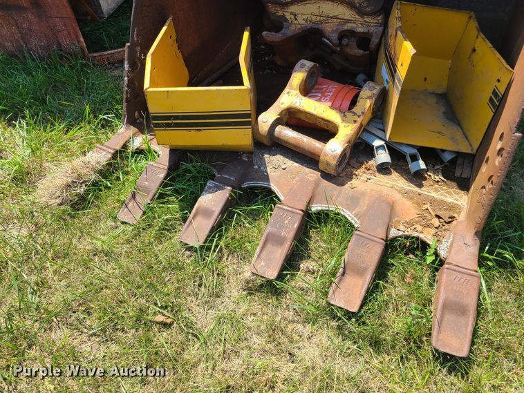 image for item EL9840 68"W excavator bucket