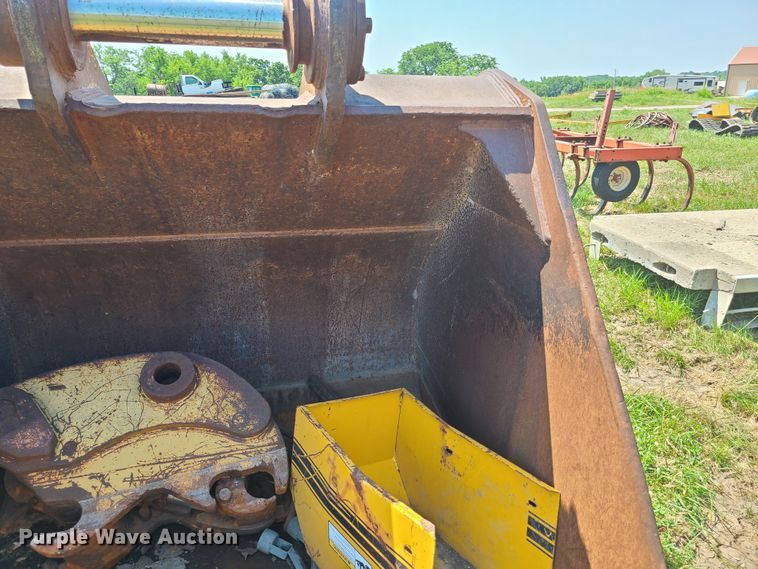 image for item EL9840 68"W excavator bucket