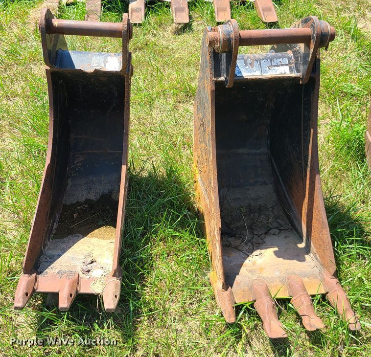 image for item EL9843 (2) Backhoe buckets