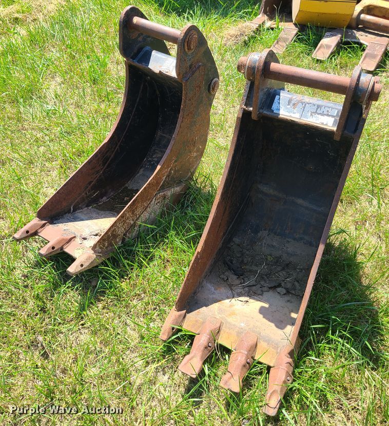 image for item EL9843 (2) Backhoe buckets