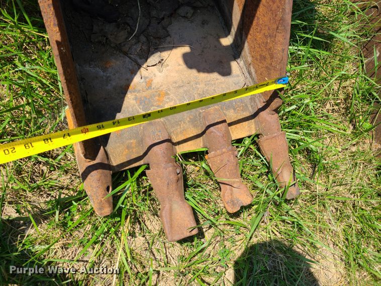 image for item EL9843 (2) Backhoe buckets