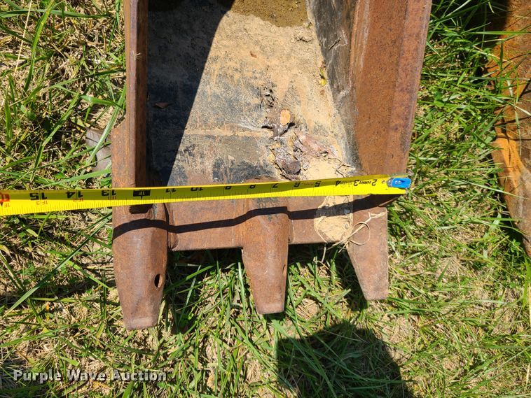 image for item EL9843 (2) Backhoe buckets